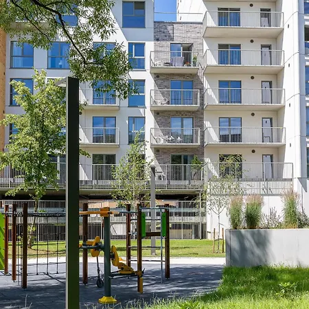 Cohost I New W-balcony I Air Condition I Free Parking & Netflix I By Botanical Park *