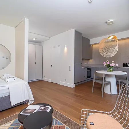 Lejlighed Cohost I New W-balcony I Air Condition I Free Parking & Netflix I By Botanical Park *