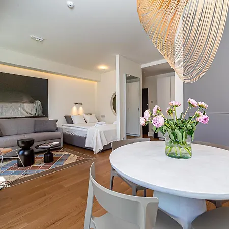 Cohost I New W-balcony I Air Condition I Free Parking & Netflix I By Botanical Park カウナス