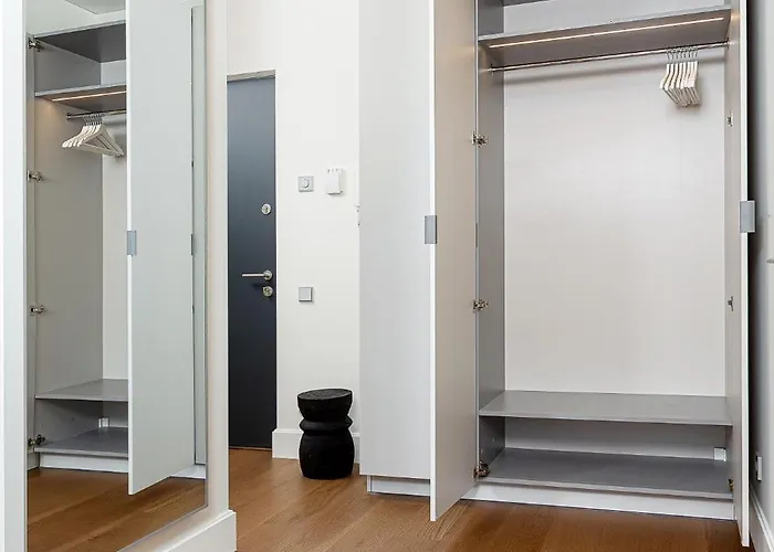 Cohost I New W-balcony I Air Condition I Free Parking & Netflix I By Botanical Park *