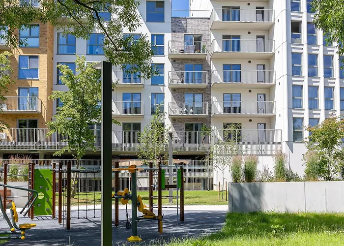 Cohost I New W-balcony I Air Condition I Free Parking & Netflix I By Botanical Park *