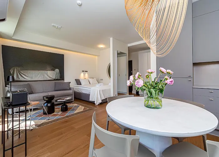 Cohost I New W-balcony I Air Condition I Free Parking & Netflix I By Botanical Park Kaunas