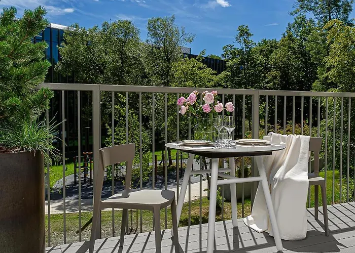 Cohost I New W-balcony I Air Condition I Free Parking & Netflix I By Botanical Park Appartement *